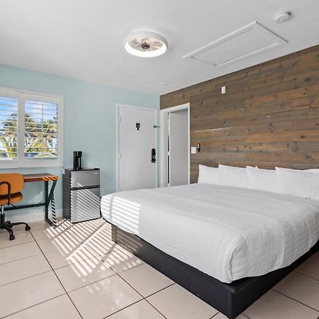 Standard Hotel Room - King Bed #2 Форт Пиърс Екстериор снимка